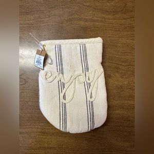 Mud Pie Farm Oven Mitt, 12"
